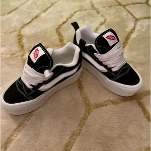 Vans Knu Stack Skate Platform! Great condition! 6.0 women’s, 4.5 men’s